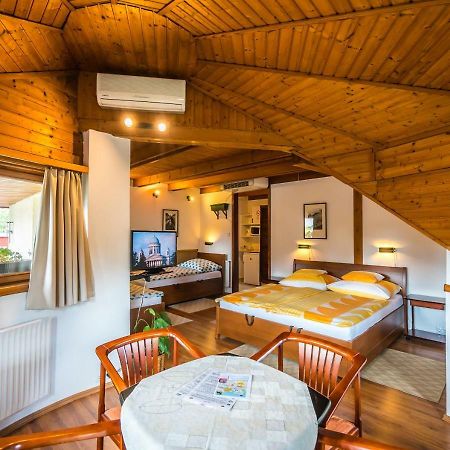 Szent Kristof Panzio Hotel Естергом Екстериор снимка
