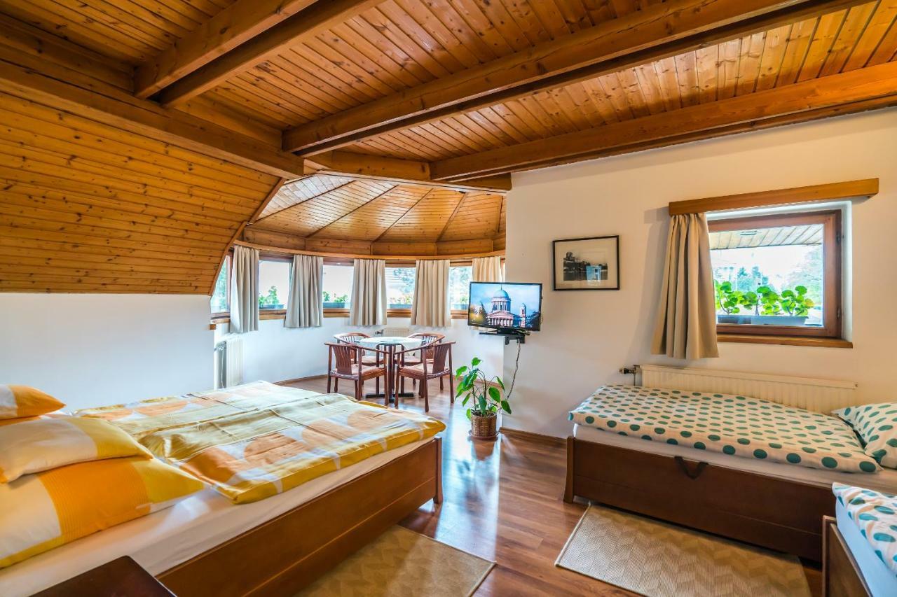 Szent Kristof Panzio Hotel Естергом Екстериор снимка