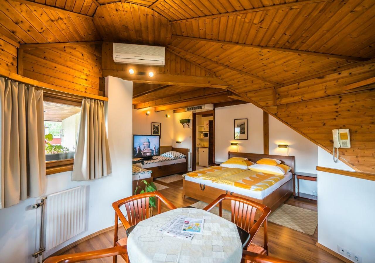 Szent Kristof Panzio Hotel Естергом Екстериор снимка