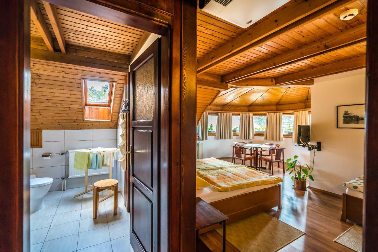 Szent Kristof Panzio Hotel Естергом Екстериор снимка
