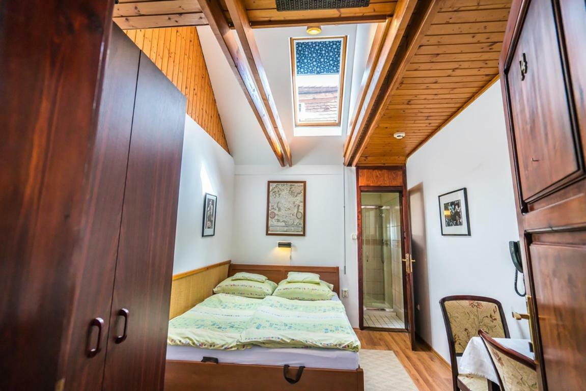 Szent Kristof Panzio Hotel Естергом Екстериор снимка
