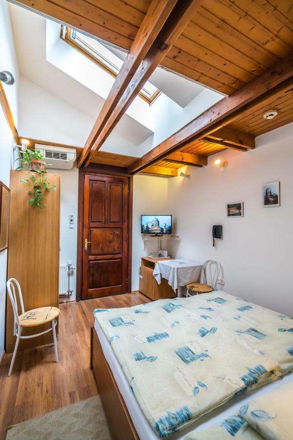 Szent Kristof Panzio Hotel Естергом Екстериор снимка