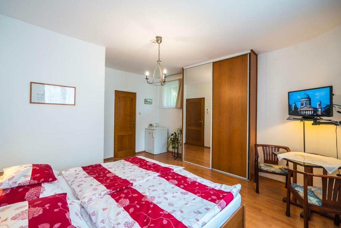 Szent Kristof Panzio Hotel Естергом Екстериор снимка