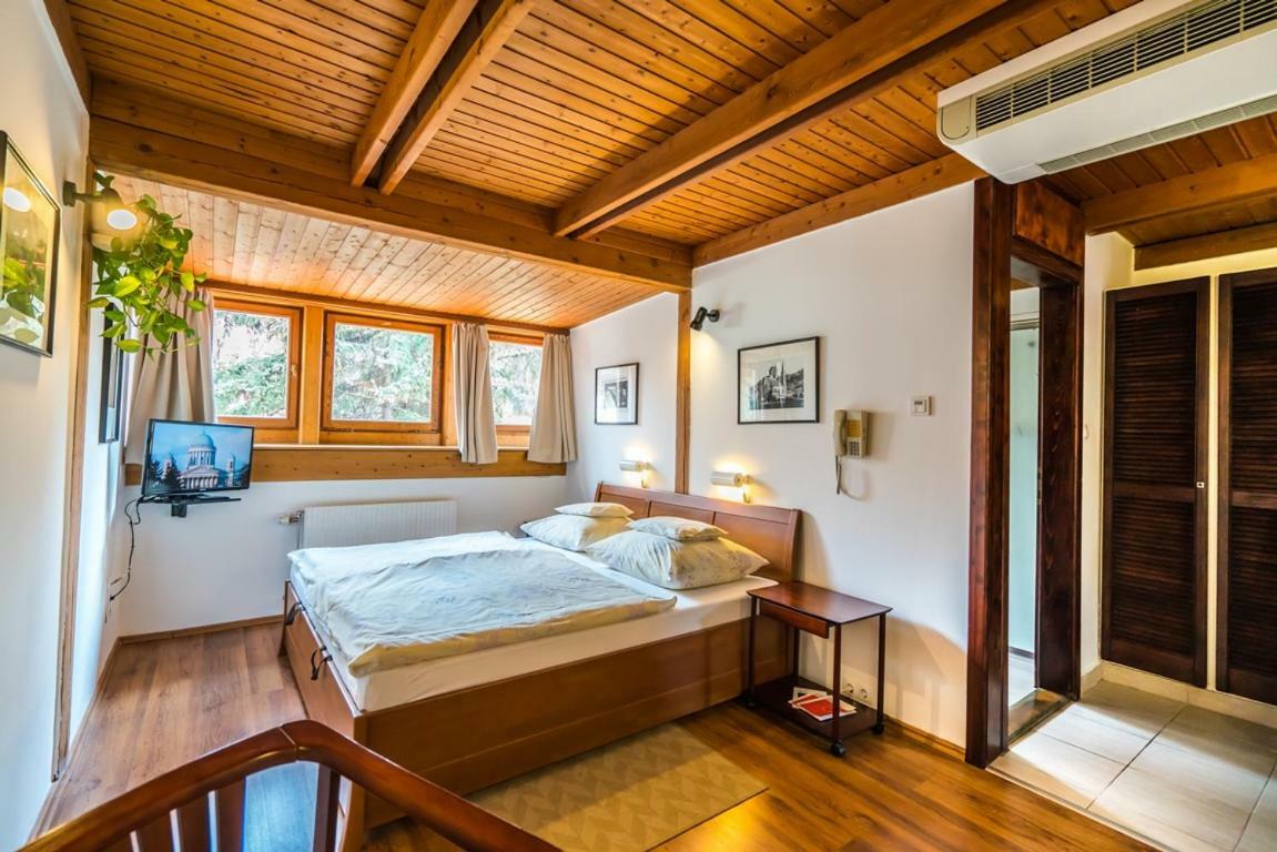 Szent Kristof Panzio Hotel Естергом Екстериор снимка