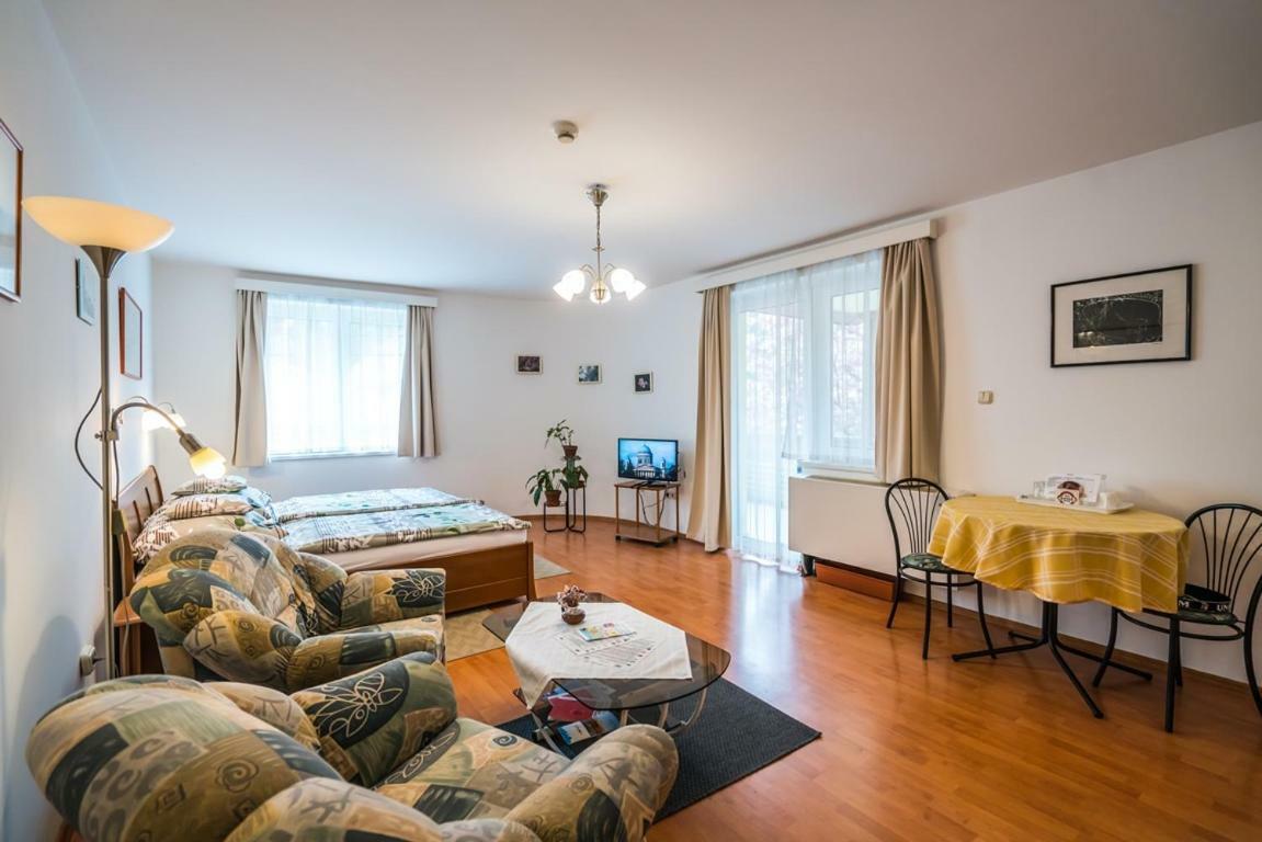 Szent Kristof Panzio Hotel Естергом Екстериор снимка
