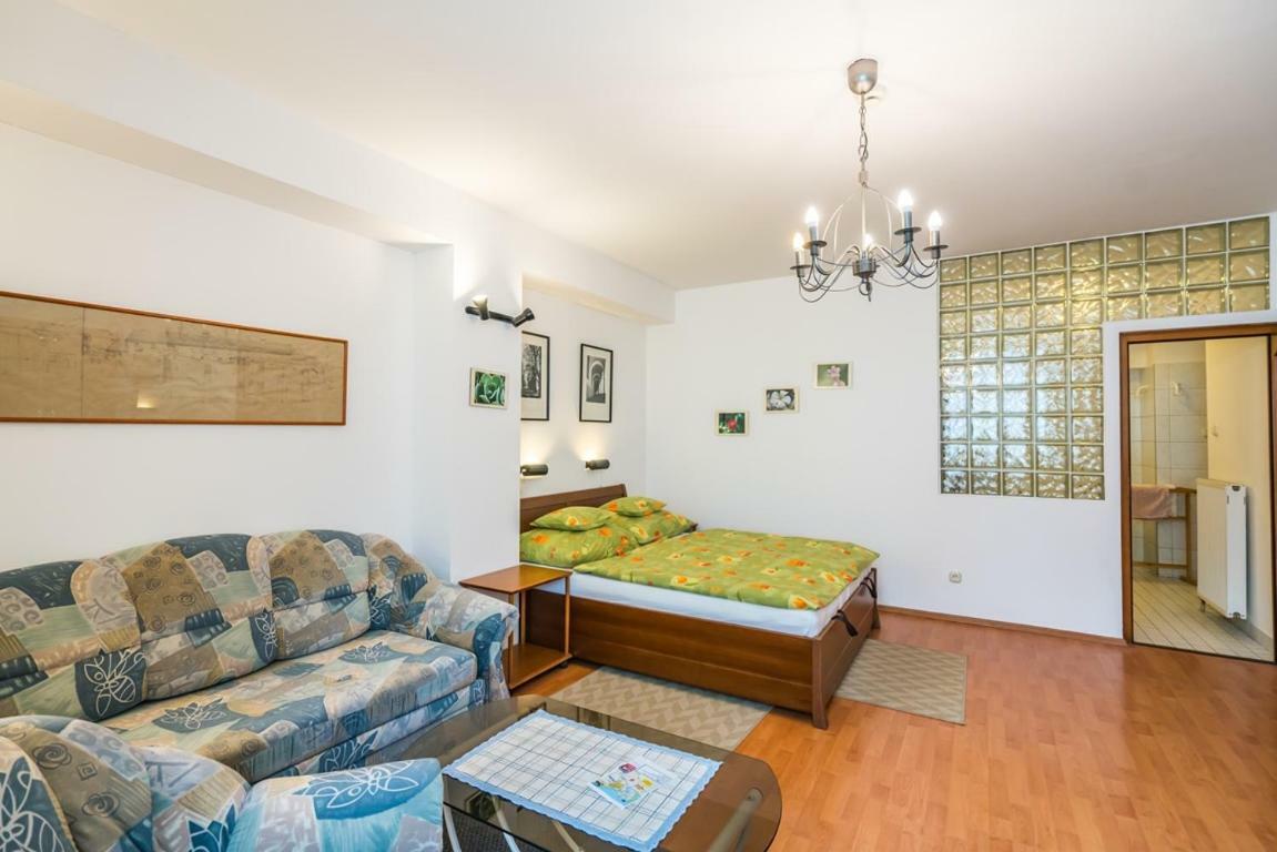Szent Kristof Panzio Hotel Естергом Екстериор снимка