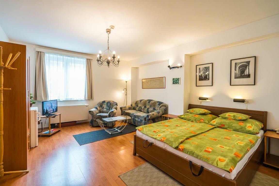 Szent Kristof Panzio Hotel Естергом Екстериор снимка