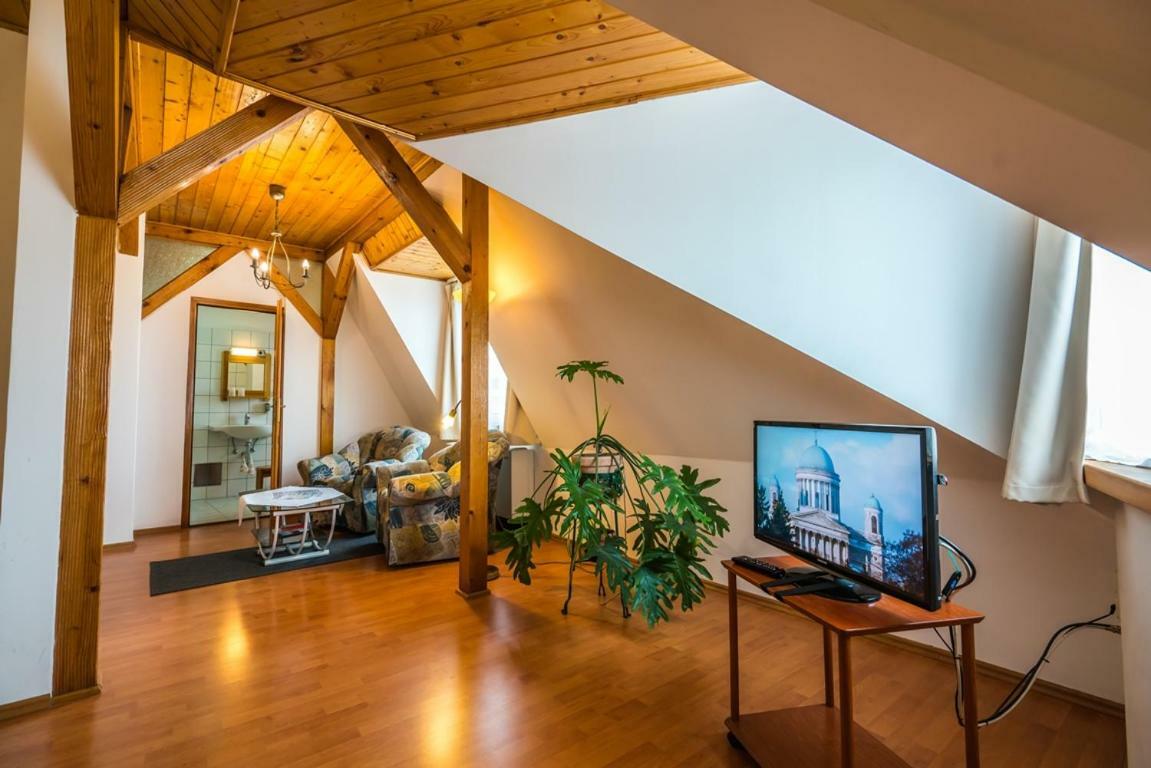 Szent Kristof Panzio Hotel Естергом Екстериор снимка