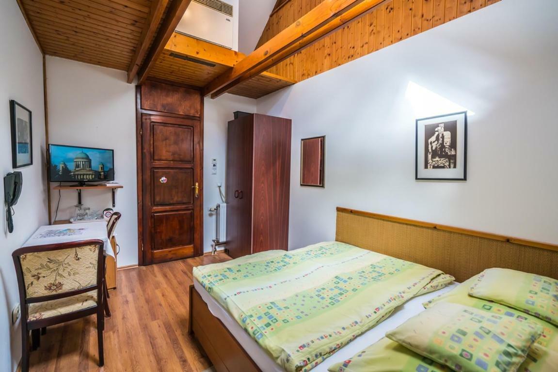 Szent Kristof Panzio Hotel Естергом Екстериор снимка