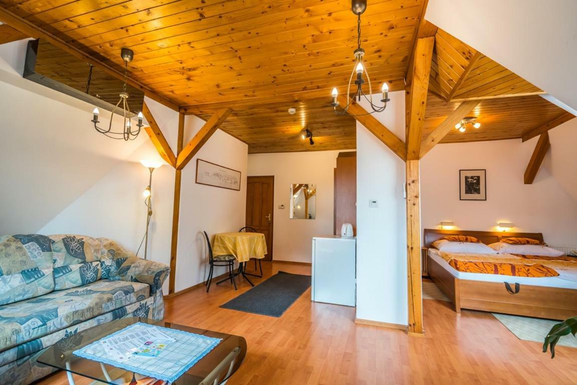 Szent Kristof Panzio Hotel Естергом Екстериор снимка