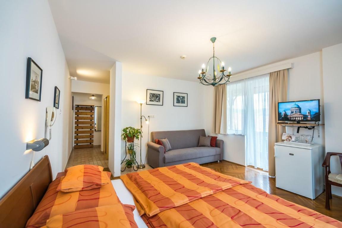 Szent Kristof Panzio Hotel Естергом Екстериор снимка
