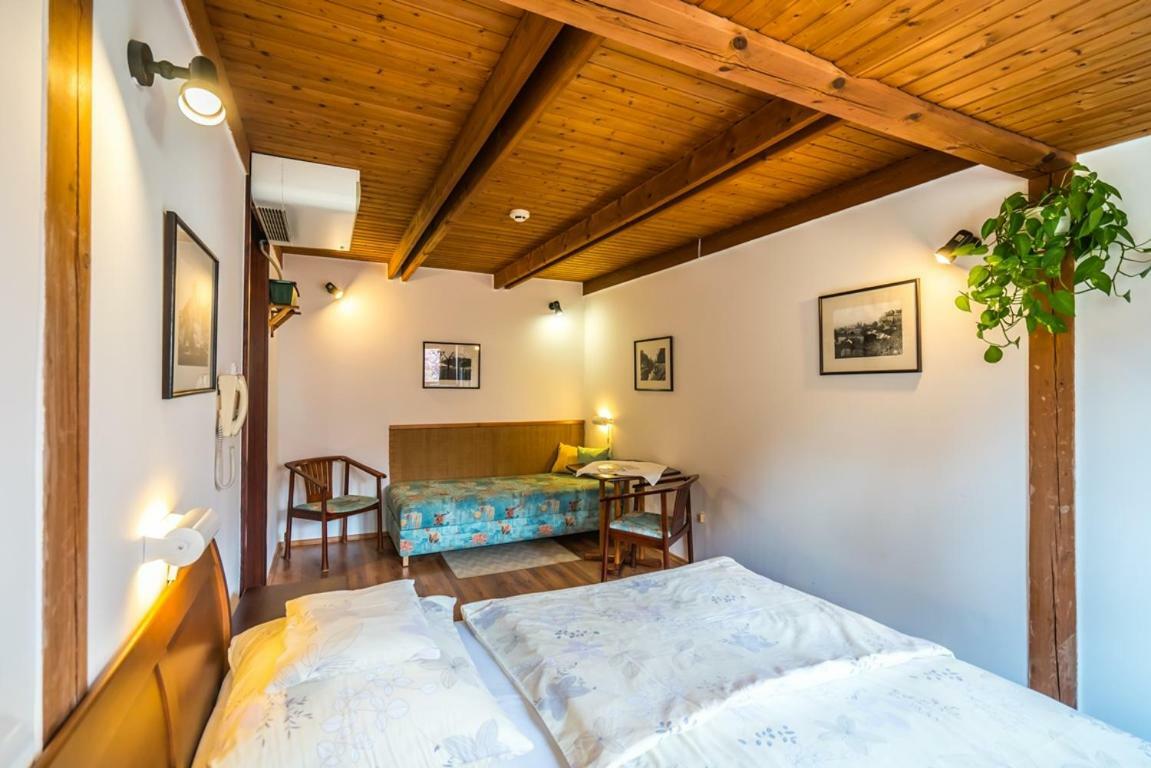 Szent Kristof Panzio Hotel Естергом Екстериор снимка