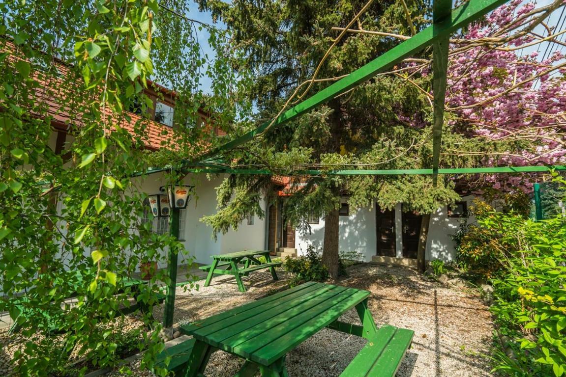 Szent Kristof Panzio Hotel Естергом Екстериор снимка